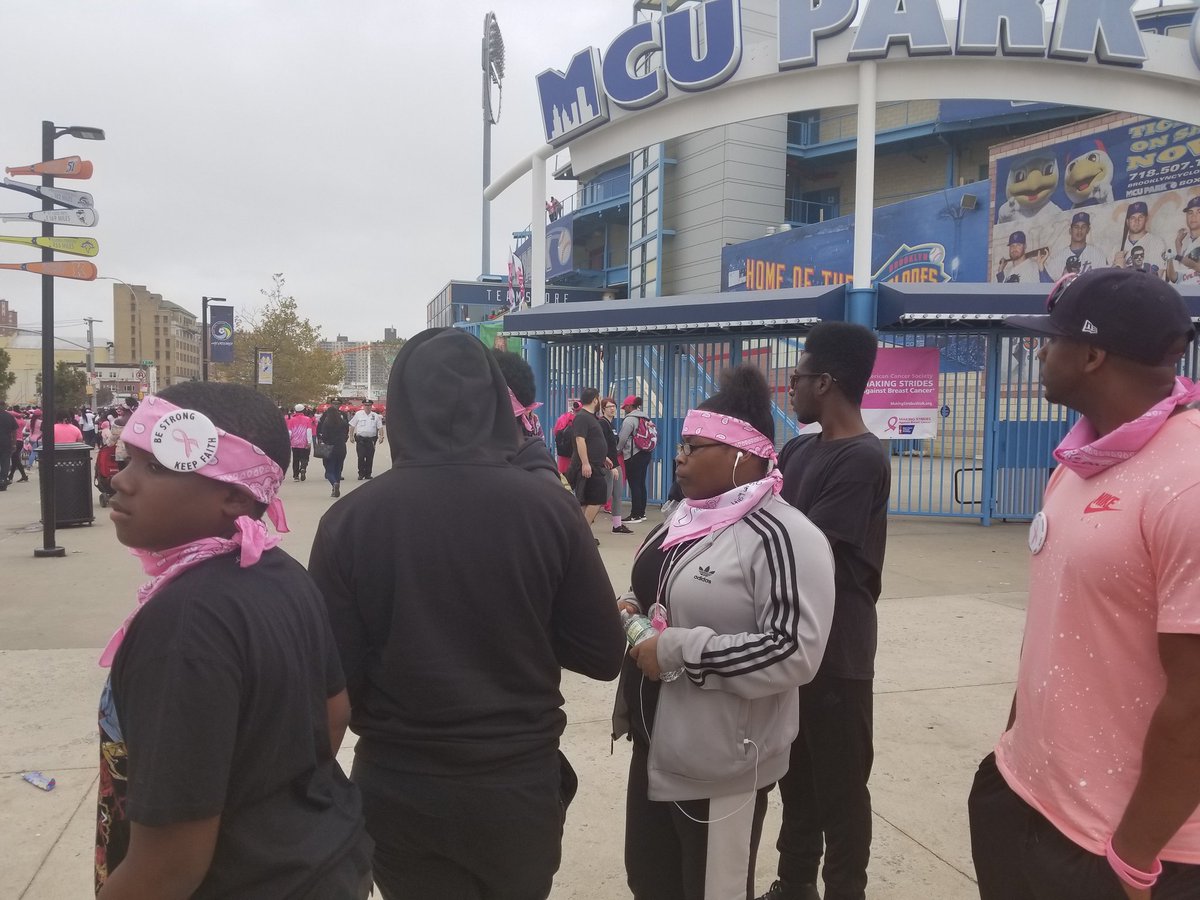 MsRobin105's tweet photo. PSA3-81NCO's PO Nwajei &amp; PO Robin-Edwards show Pink Ribbon Support w/ Youth from Stuy Gardens Houses @NYPDPSA3 @NYPDBklynNorth @NYPDHousing https://t.co/xA9BY7Twcw