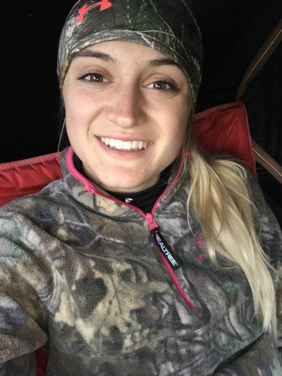 JessicaChampa's tweet photo. Good morning from the blind 🦌🍂🌻 https://t.co/Jk4qPLDjQE