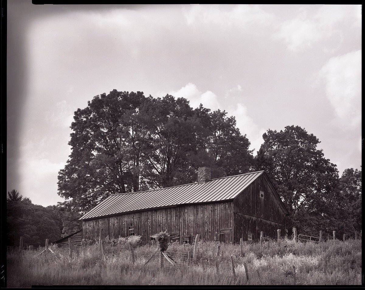 TheoCoulombe's tweet photo. Standard Space #deardorff #8x10film #blackandwhitephoto #kodakfilm #trix320 #epsonv850 #largeformat #ishootfilm #analogphotography https://t.co/PoFg5H3UXE
