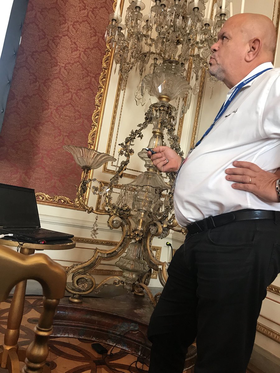 robertfarstad's tweet photo. Up close and personal with @robboc59 . He’s showing us BOX integration in #ibmdocs #soccnx https://t.co/5vAaxk4U8k