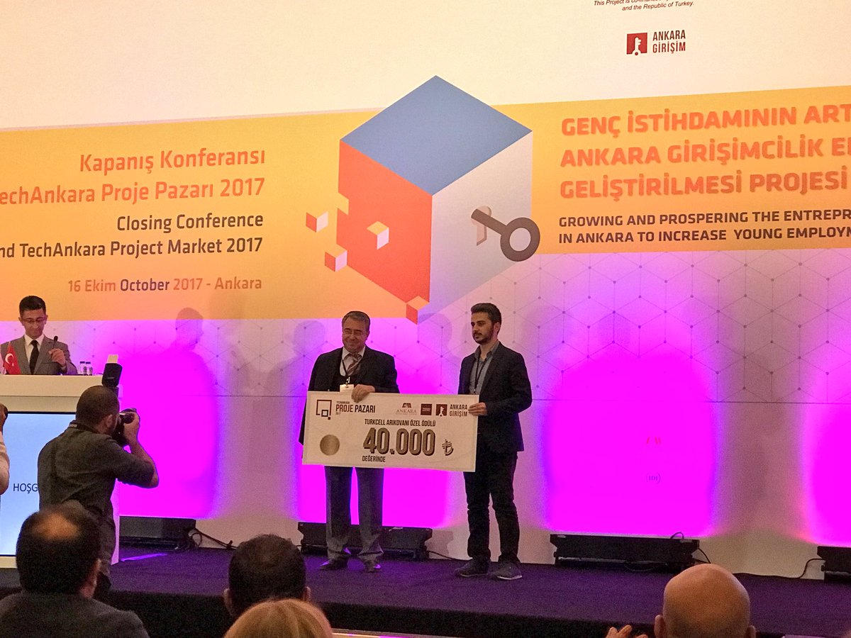 CyberparkTGB's tweet photo. #BİGGMARKA 2017 mezunu Sezgin Gül’e @TechAnkara ‘da @arikovanicom ödülü 👏🏻👏🏻👏🏻 https://t.co/SLUQpezG1P