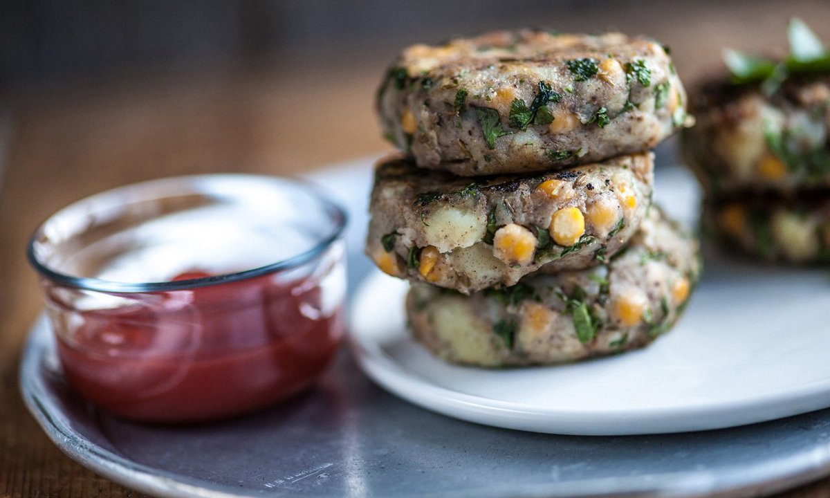 MeatFreeMonday's tweet photo. Our #MeatFreeMonday #recipeoftheday are these delicious Indian Potato Cakes @gbchefs @Alfred_Prasad: https://t.co/aR20WeGBmL https://t.co/xRBAc4hVMV