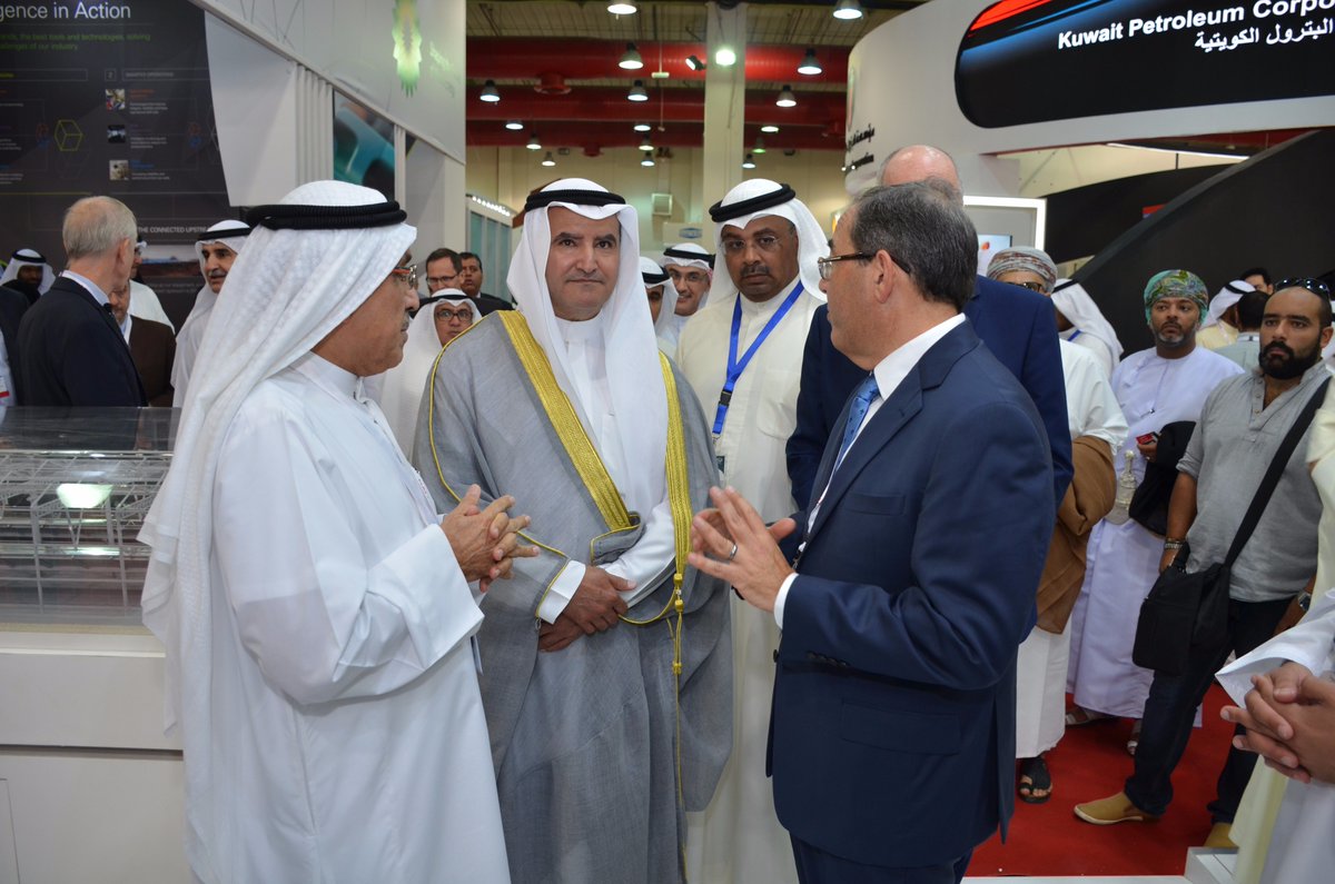 GlassPointSolar's tweet image. معالي المهندس عصام المرزوق، وزير النفط ووزير الكهرباء والماء الكويتي، أثناء زيارته لركن #جلاس_بوينت خلال معرض #KOGS2017