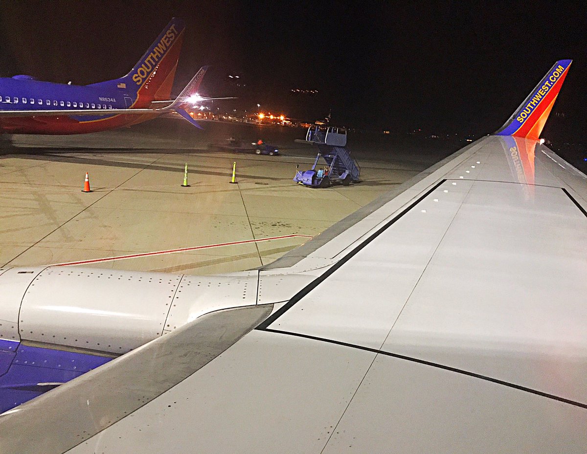 reallybethann's tweet photo. Boarding before dawn today! I'm heading back to my company's corporate HQ in Missouri for a sales meeting this week. #comobound #weclick https://t.co/oX13q8wEwR