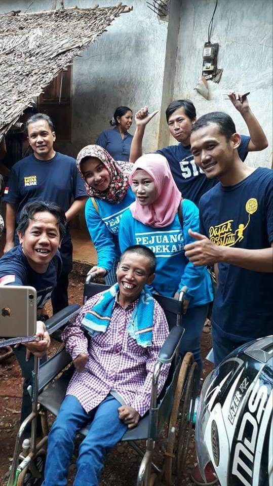 @agungpakde @prabusaktiid <a href="/Stakof/">Rumail Abbas (ꦫꦸꦩꦻꦭ꧀ ꦄꦧ꧀ꦧꦱ꧀)</a> <a href="/DenHasanID/">PenjualKripik</a> <a href="/Rumah_Belalang/">RumahBelajar Ilalang</a> <a href="/endaryono/">#DirumahAja</a> <a href="/UungEka/">Eka Damayanti</a> <a href="/PajakMania/">PajakMania</a> <a href="/dusone/">yy</a> <a href="/yovieyola/">Yovieta Lola</a> <a href="/JeparaLiterasi/">Rumah Literasi Jpr</a> Kepedulian kita senyum bagi mereka. #PajakKitaUntukKita