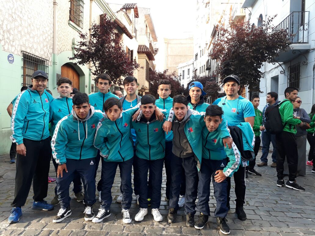 ThathyRojas's tweet photo. #MiProfeMG
Alto Hospicio sacando la cara x la región de Tarapacá en los juegos deportivos escolares 2017 categoría sub 14 "Futsal" https://t.co/3U9NrPtGPj