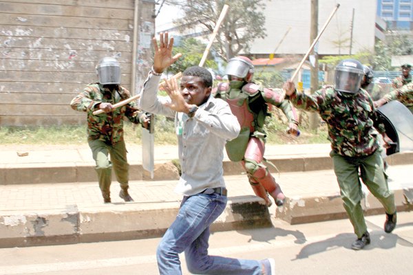 PeopleDailyKe's tweet photo. Raila should end 20-year war against electoral bodies https://t.co/mMgQBP4Mxo #TalkToPD #NasaDemosWeek3 https://t.co/ZnnZ4xBXO7