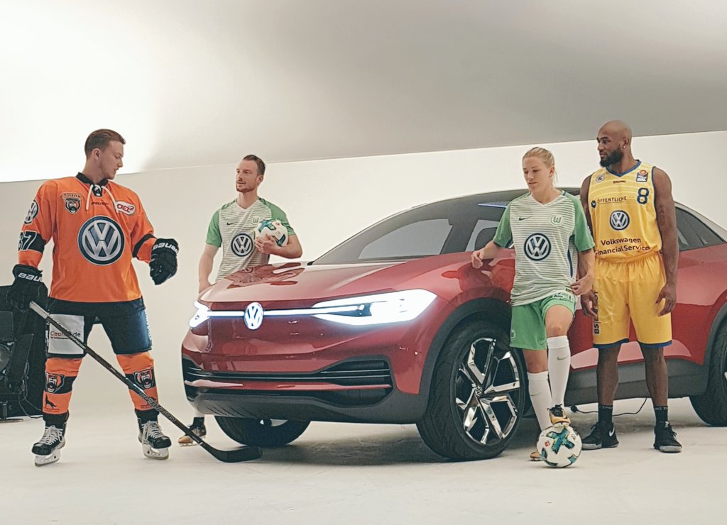 Fotoshooting mit dem I.D. CROZZ  von @Volkswagen. 
Erstligapower 🏒⚽🏀
#grizzlys <a href="/VfL_Wolfsburg/">VfL Wolfsburg</a>  @BBLoewenBS