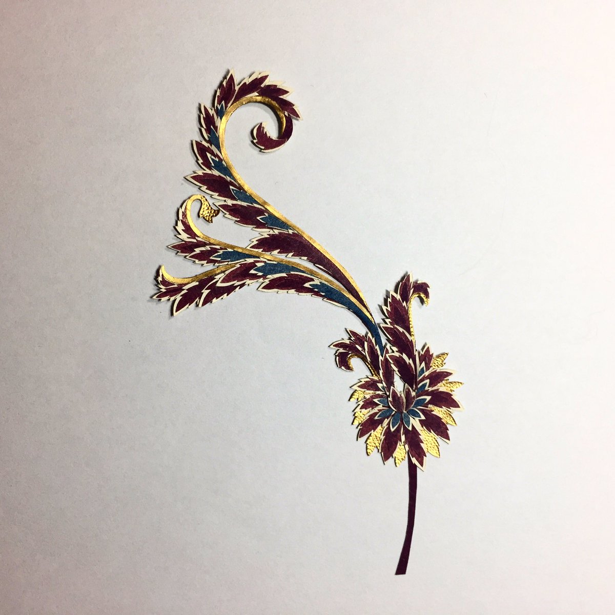 ONOMAYART's tweet photo. As light as a feather #handmade #24caratgold #cuttingpaper #onomayart #handmadefeathers #artwork https://t.co/KEglNvnRjH