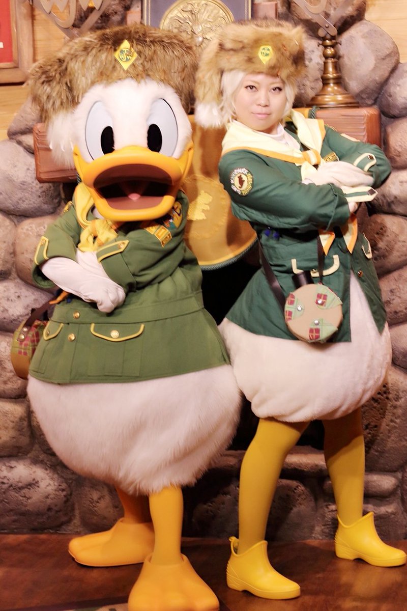 ウッドチャック仮装】 ・·ドナルドダック·・ 雨の中グリーティングに