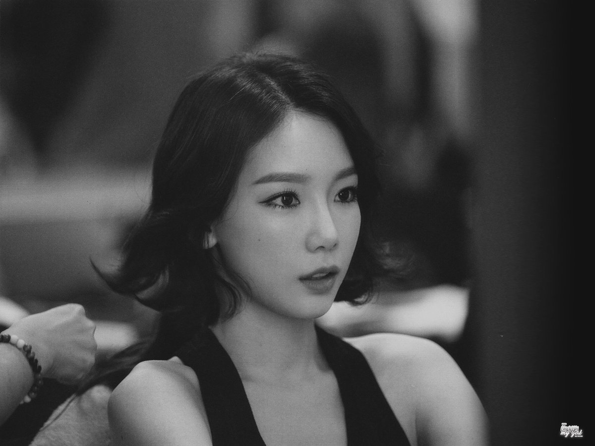 O On Twitter Even That Strand Of White Hair Looks Adorable