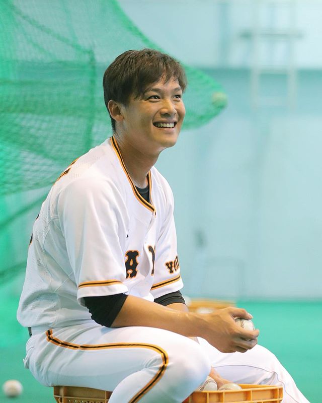instagram #巨人 笑顔を見せる石川(photo by Takeru Nakajima)2017-10