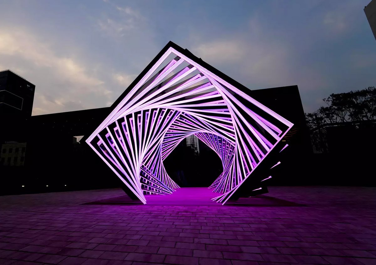 FLondonAcademy's tweet photo. Light installation called 'Accumulation' by Yang Minha, this LED light tunnel expresses the accumulation of time 😲⏱ #light #installation https://t.co/G9cLmJ4lKN