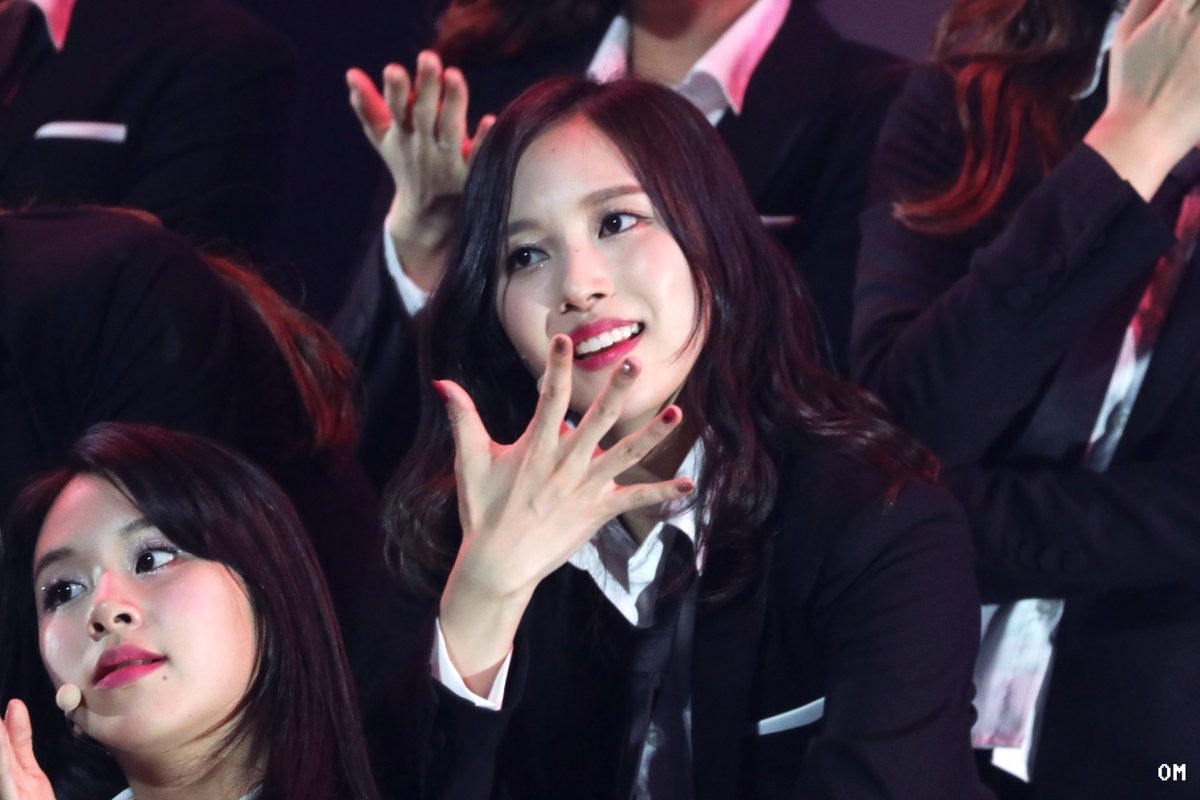 olmaneegee1020's tweet photo. 171015 ONCE BEGINS
#트와이스 #TWICE #미나 #MINA https://t.co/ONr47HM8Lj
