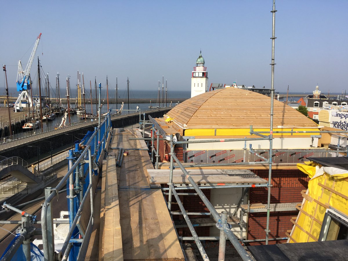 Project 't Havenhûs in #Harlingen; gevelsteen van 3,3 m met het jaartal en de 2 adelaars van het familiewapen van opdrachtgever Mensonides.