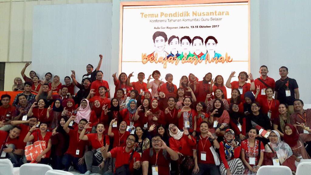 NajelaaShihab's tweet photo. Seribu guru, 125 daerah...belum puas rasanya bertemu dengan pendidik dari seluruh Nusantara dan belajar bersama❤️ #tpn2017 https://t.co/z9cNVkOnUJ