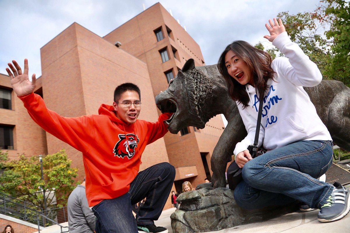 RITtigers's tweet photo. Good morning Tigers! We hope the smiles & fun of #RITBCW carry through your whole week (and beyond!) #RIT #TigerPride https://t.co/QA4JgiRSIo