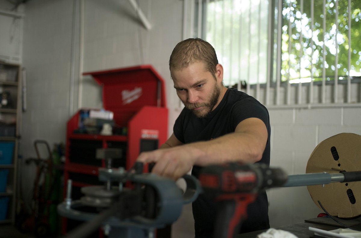 eastsideatxmag's tweet image. Meet the makers // #WarbachLightingandDesign #MakersIssue buff.ly/2wZRy9t