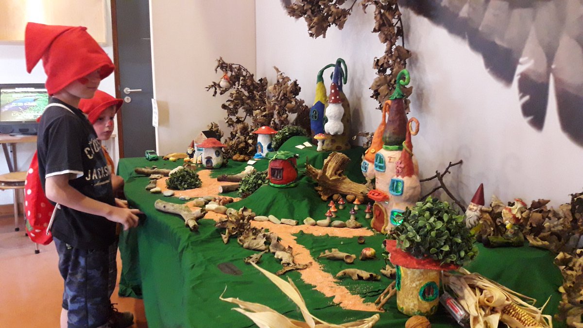 WendaKloen's tweet photo. Kabouterdorp enkel geopend tijdens herfstvakantie @NaarBuiten_DFW #kabouterweken @staatsbosbeheer https://t.co/pVVWe3xXSG
