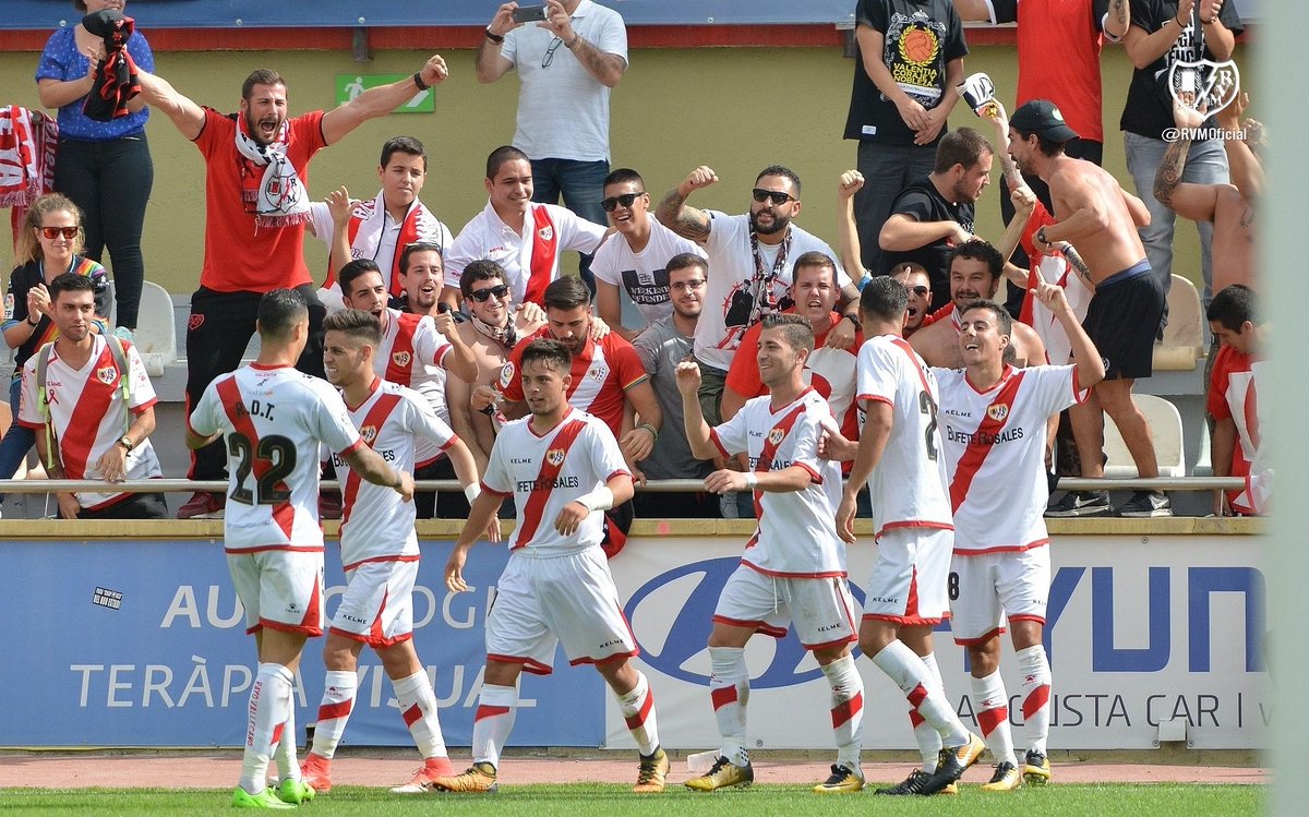 jesusvs_txetxu's tweet photo. La semana empieza mucho mejor cuando la franja gana. La crónica del #ReusRayo (0-2), en @matagigantesNET. ⚡⚽ https://t.co/Vs4y4Kggac https://t.co/Nf59f4QLaM
