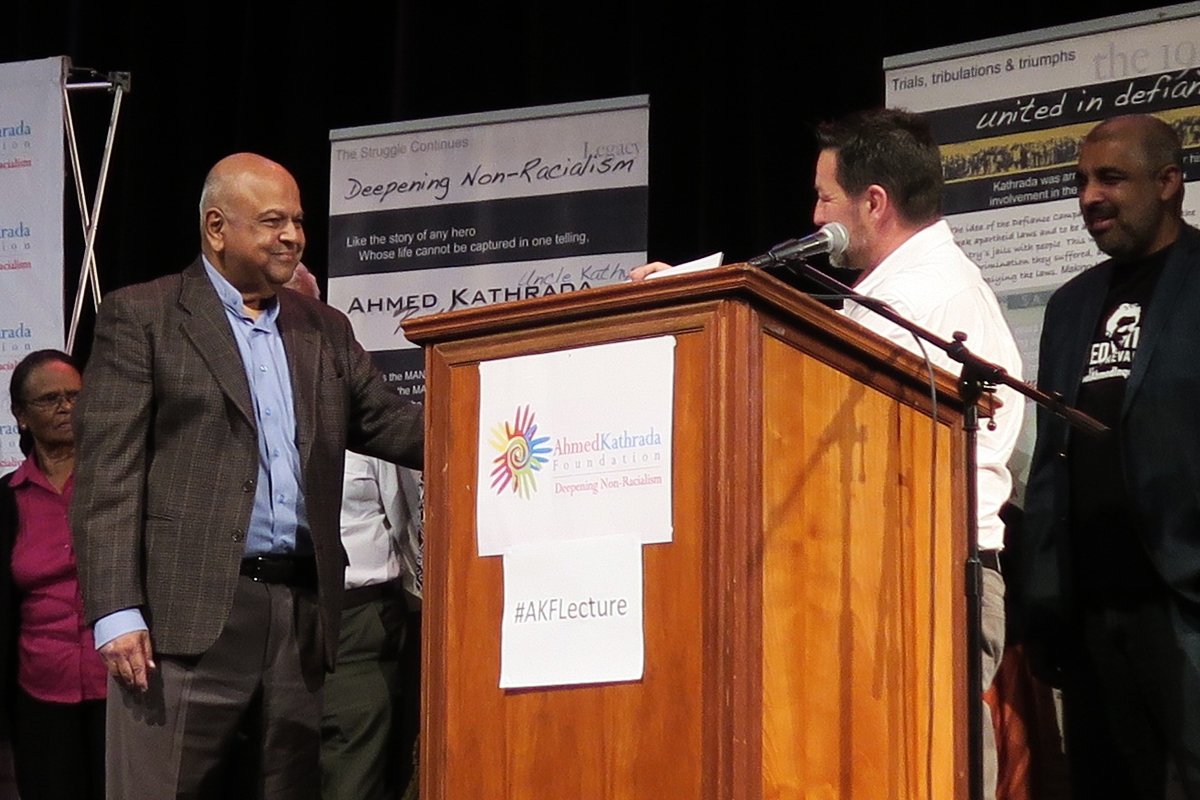digitaljungle's tweet photo. Presenting a cartoon by Dr Jack & myself to the former Minister of Finance, @PavinGordhan at the 2017 Ahmed Kathrada Foundation Lecture. #AKFLecture @KathradaFound @DocJackToonfarm https://t.co/hXc2jQqhv0
