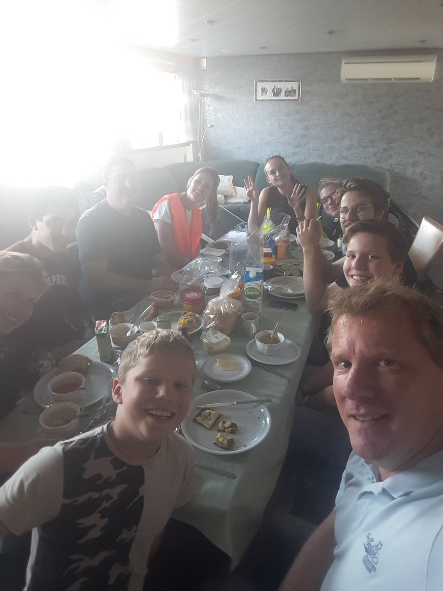 JohnnySchapers's tweet photo. pauze op de set
#Discovery #dehavenvanrotterdam #binnenvaart #fixutmaris https://t.co/VpOyi5E3QE