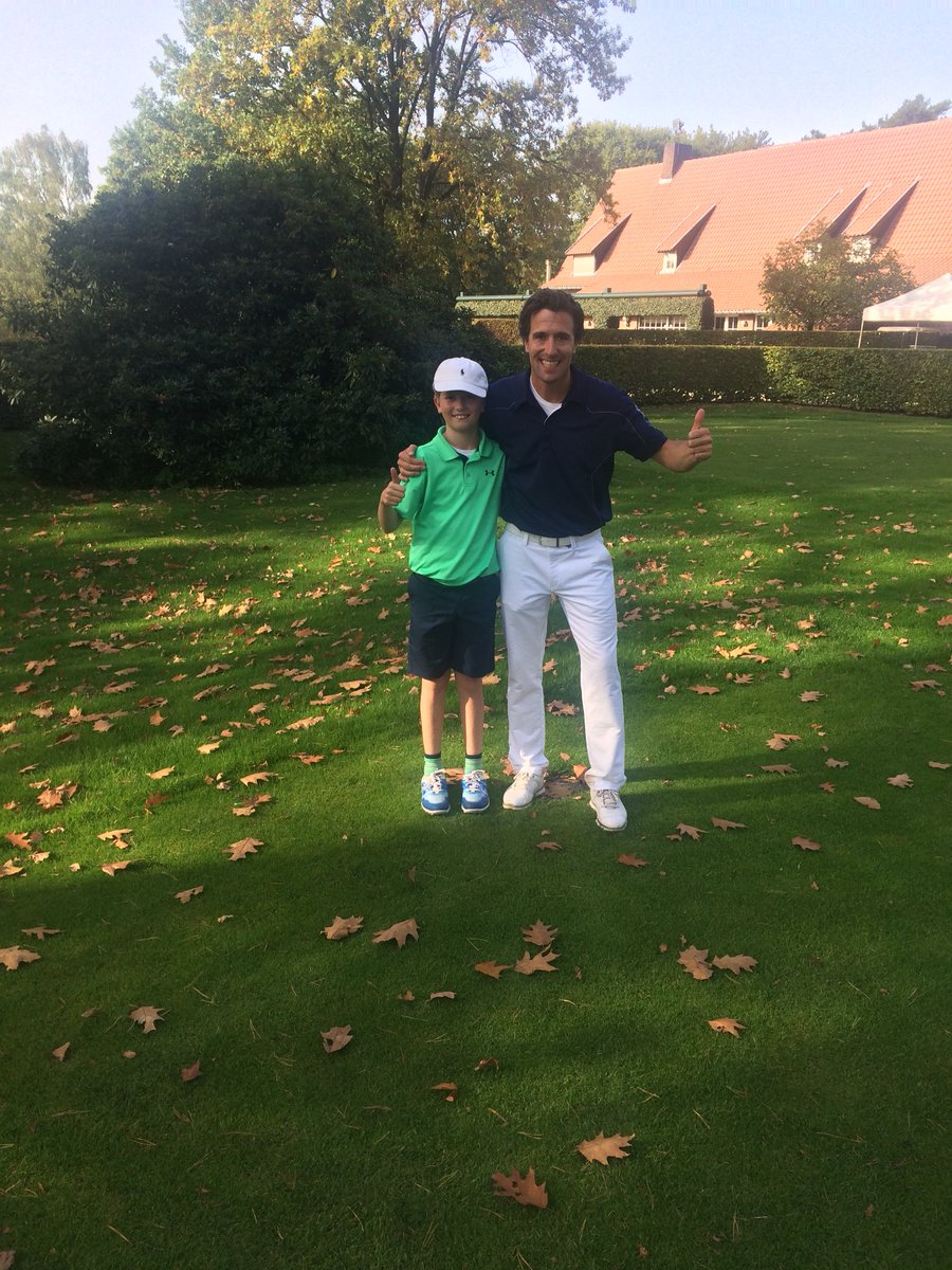 Vandaag met Sam voor het eerst 18 holes gespeeld op houthalen in België.  
Super gaaf👍🏻😄