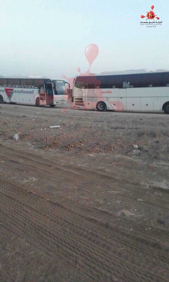HussamEesa's tweet photo. 30 buses + 10 trucks were used to transfer #ISIS fighters from #Raqqa city yesterday afternoon https://t.co/Oa7UgxpZ0R
