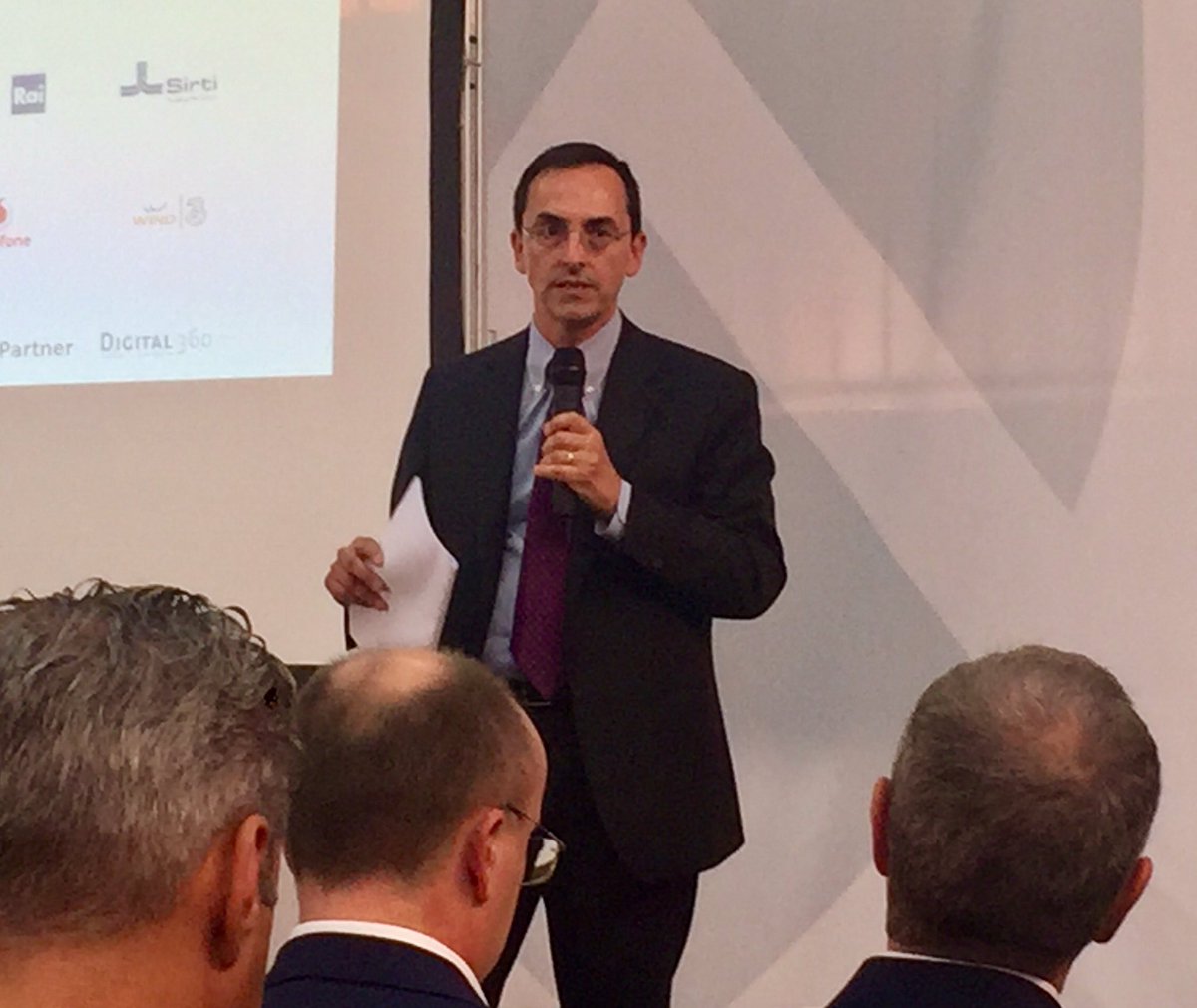 centroELIS's tweet photo. "Abbiamo puntato su #innovazione. Lasciamo un testimone ambizioso al prossimo semestre #Elis" - Armani, Presidente @StradeAnas. #OpenItaly https://t.co/ZyJqQJG37Z