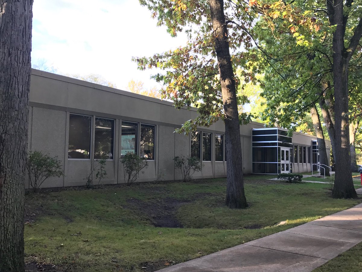 MFosmoe's tweet photo. Exterior of newly renovated #RiversideHall at @IUSouthBend. It will include a public health clinic. @SBTribune https://t.co/4d9c8HDSIh