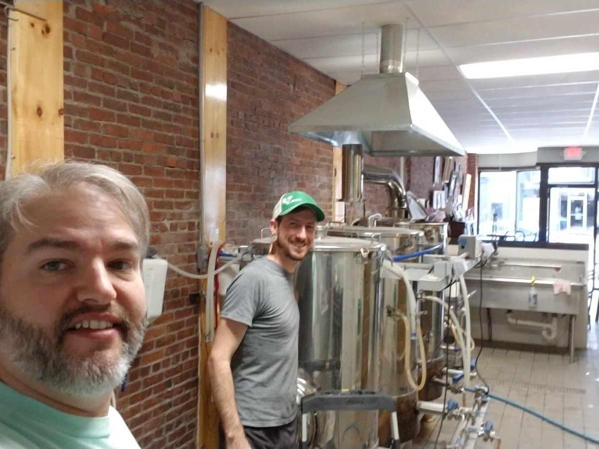 ScottsBeer's tweet photo. Brew day @BearBonesBeer <3 https://t.co/J0v0ws6JkT