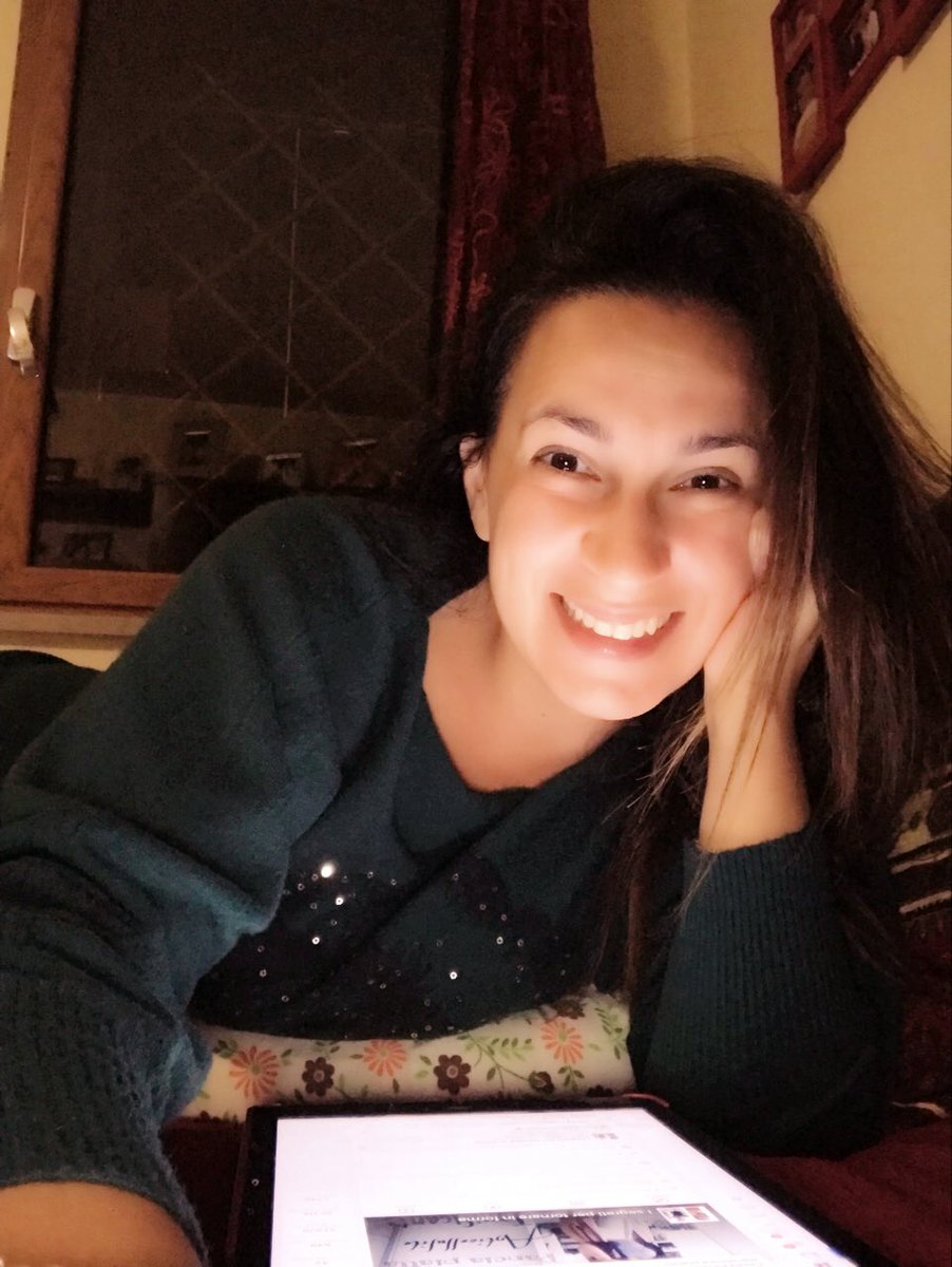 simonascanu's tweet photo. Cenato!😋
Bimbe a ninna.. Ed ora...
Postazione Chatta-Divano attivata 😍
Arrivo da tutti!!!!📲💻
#LavoroDaCasa
#unstoppableLife @simonascanu https://t.co/8YT7J1CB0Z