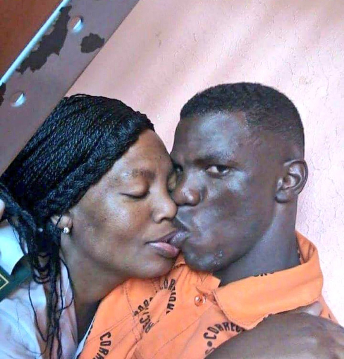 Balageorgio1's tweet photo. Prison warder at Losperfontein Prison committed suicide after relationship with inmate is exposed. https://t.co/8cxOsnoCVR