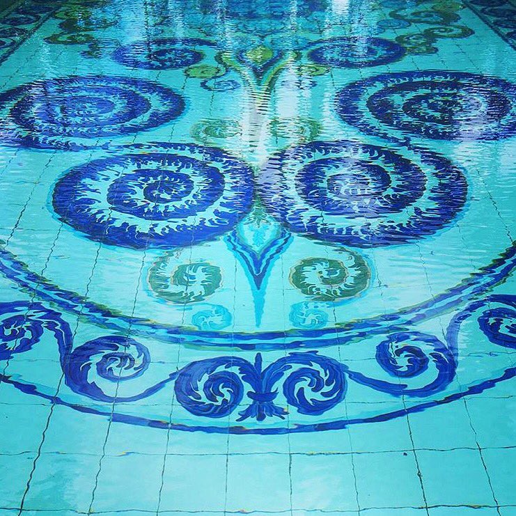 TruBahamianFood's tweet photo. Graycliff's iconic mosaic pool is too tempting! 💦 #splishsplash #epicpool #handpainted @GraycliffHotel https://t.co/oZCfGpr3zz