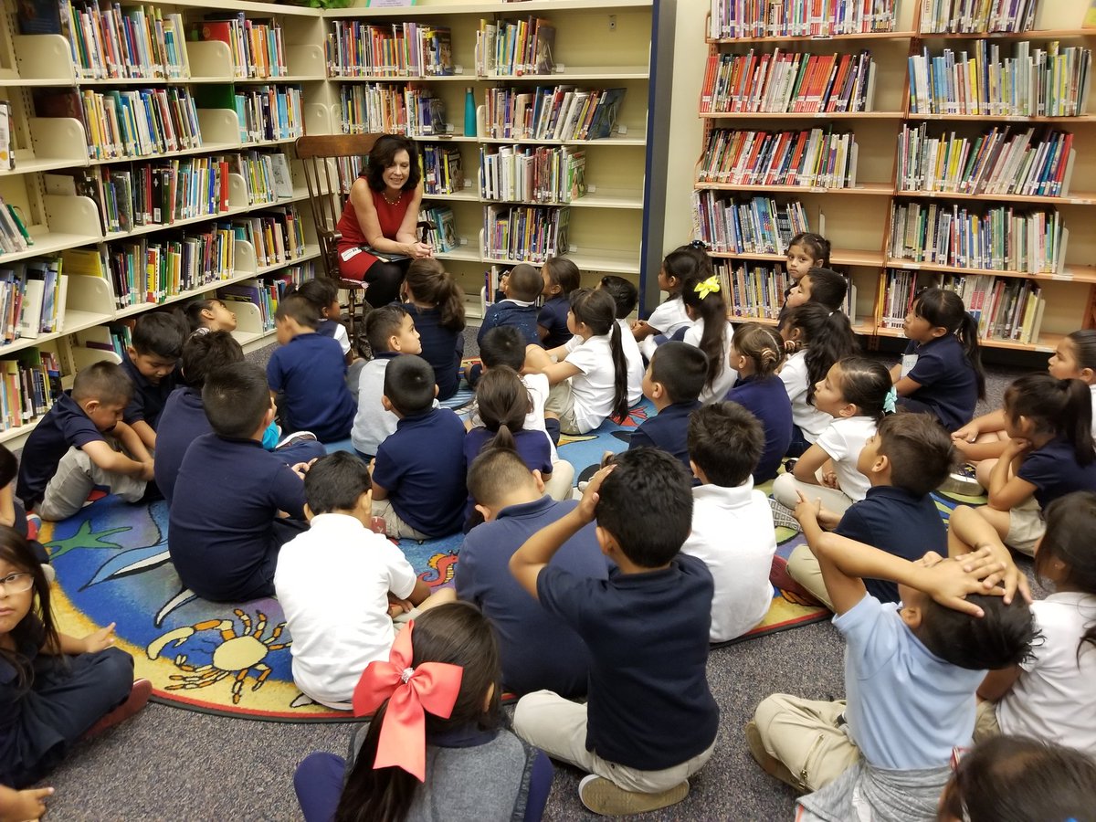virginialoh's tweet photo. @choldenko reading aloud to Kinder kids at Logan @SDSUAztecs4Ed https://t.co/3hONjx04fB