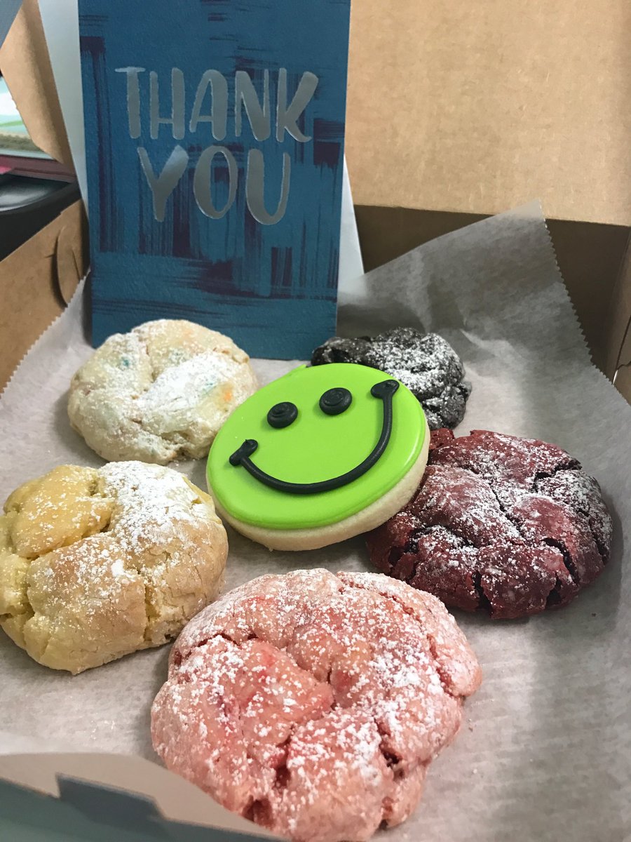 squiriconi's tweet photo. Loving my Boss's Day surprise from the greatest team ever @CBREMemphisCOE #WeDoGreatStuff https://t.co/PzAsc7GARJ