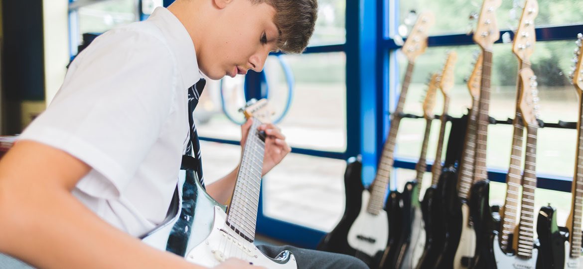 CN_PerformArts's tweet photo. Music graduates! Looking to train as a music teacher from September 2018? Contact @NewnhamITT for more information #getintoteaching https://t.co/YzEl871CYn