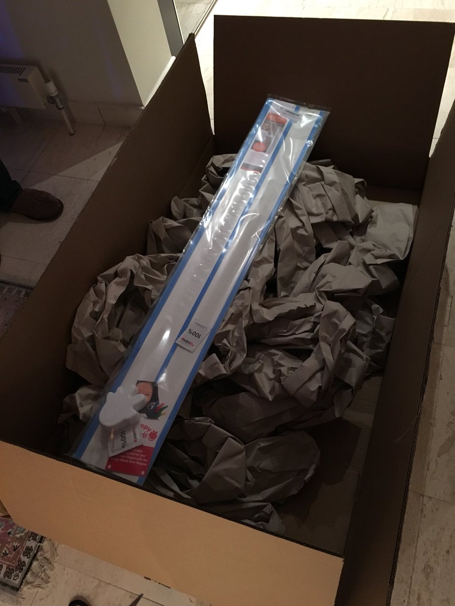 Redluco's tweet image. Shame on you @amazon ... a super light, non breakable door guard in the most ridiculous oversized packaging #footprint