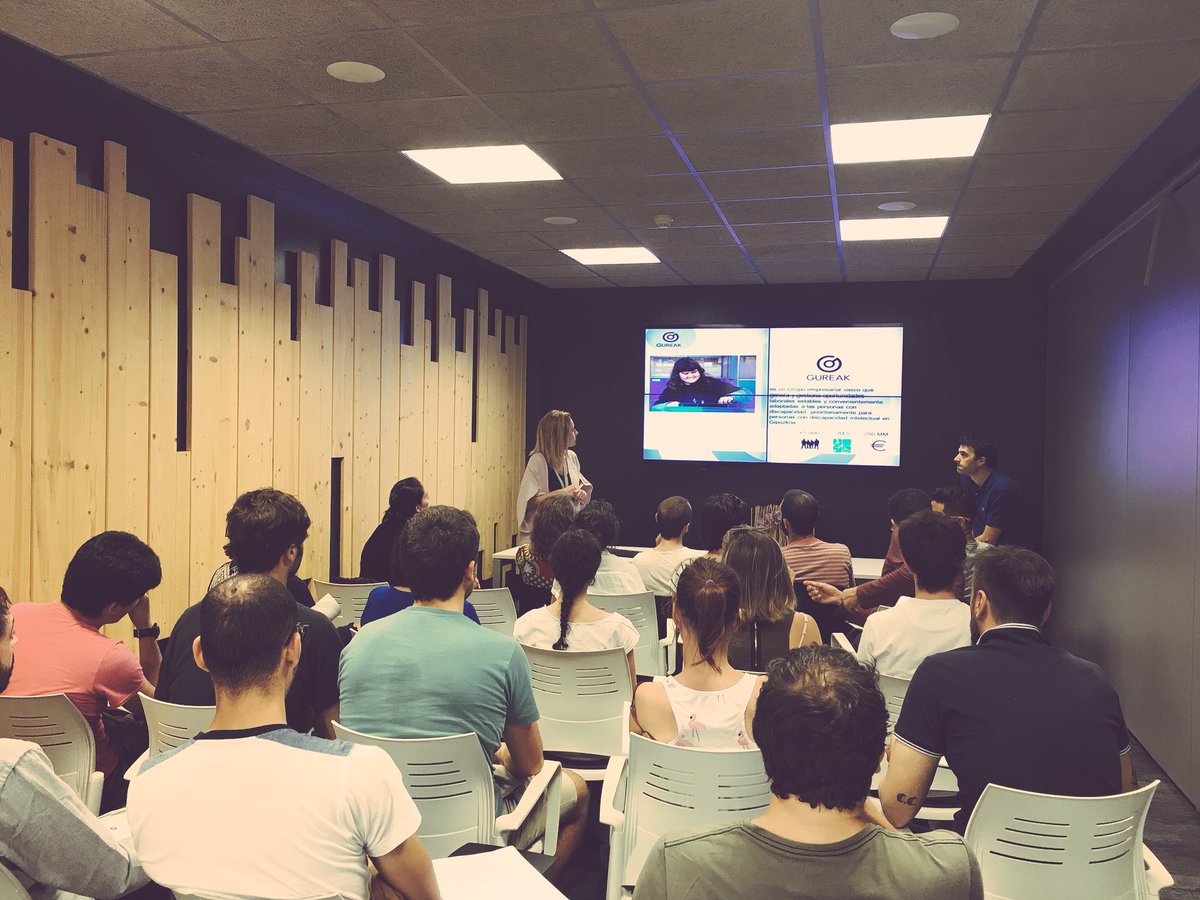 GEZKI_'s tweet photo. Hoy visitando las instalaciones de Donostia @grupogureak #MasterESS 2017/2018 @upvehu #EconomíaSocial @ehlabe https://t.co/1pqmaxGzQJ
