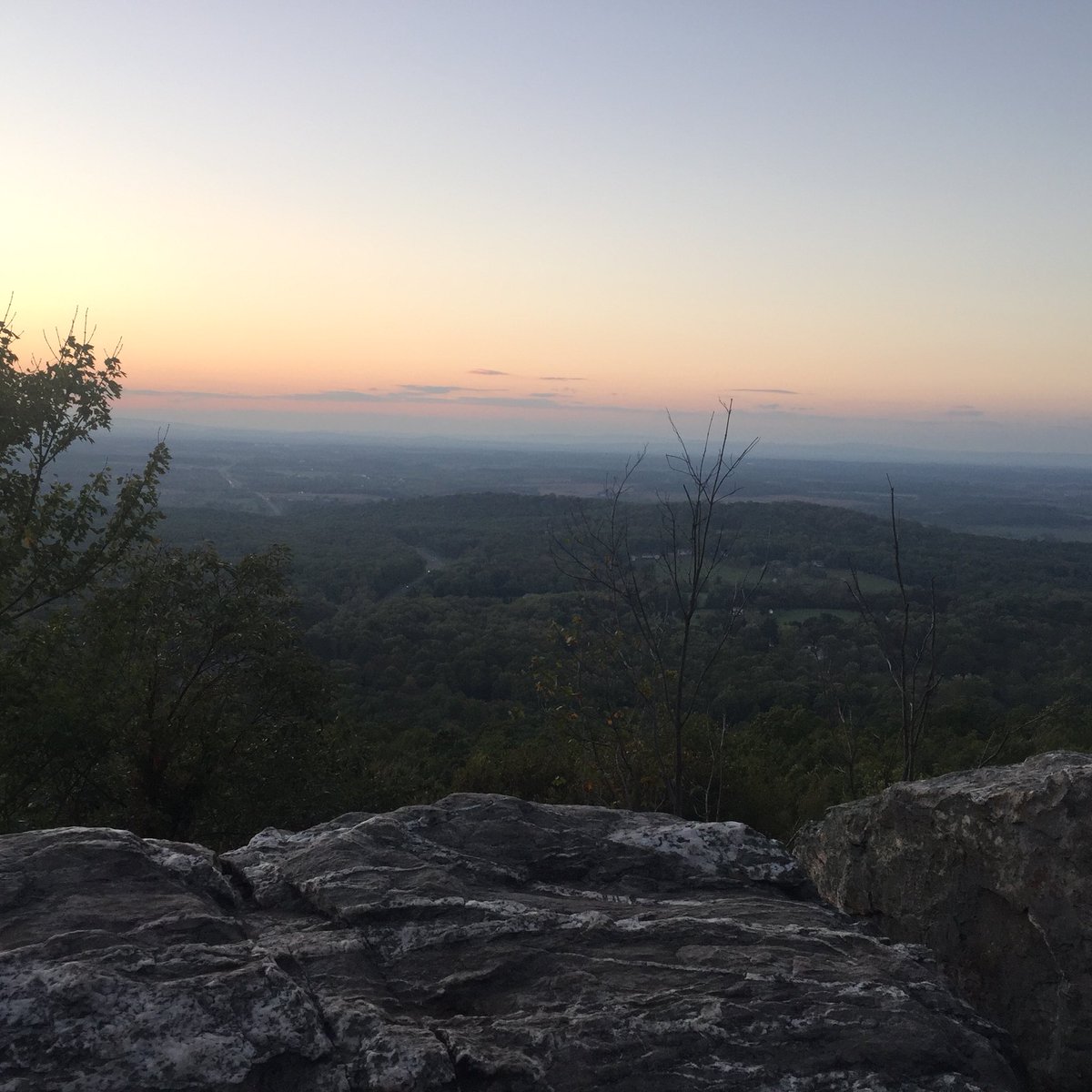 1Ivango1's tweet photo. Yesterday #BestDay #PowerOfHavingFun #Sunset #Hike #Shenandoah Valley #FamilyAdventures https://t.co/hTJDmAajd5
