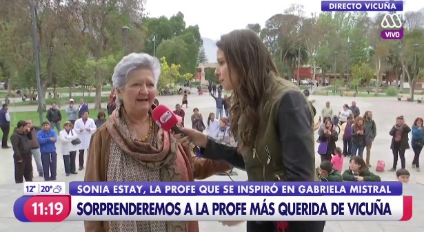 MuchoGustoMEGA's tweet photo. .@mjqoficial está con Sonia Estay, la profesora más querida de Vicuña, que celebra su día. #MiProfeMG https://t.co/MLO4yAHg89