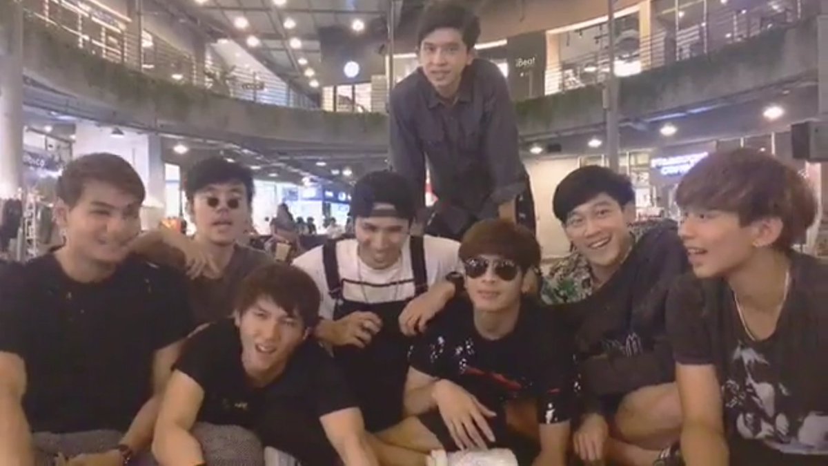 borbossfc's tweet photo. เมื่อทั้ง8คนมารวมตัวกันความฮาก็บังเกิด #CH8NCE #Labandathailand #Borboss https://t.co/hjhxR9RwXc