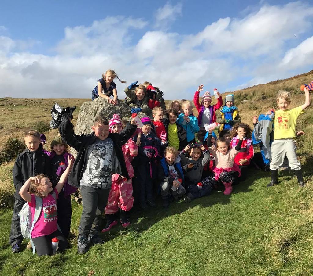 MelinGruffydd's tweet photo. #Bl4A cerdded i fyny mynydd Cribarth! #Yr4A Walking up Cribarth mountain! #Abercraf https://t.co/vPtXqkdgIW