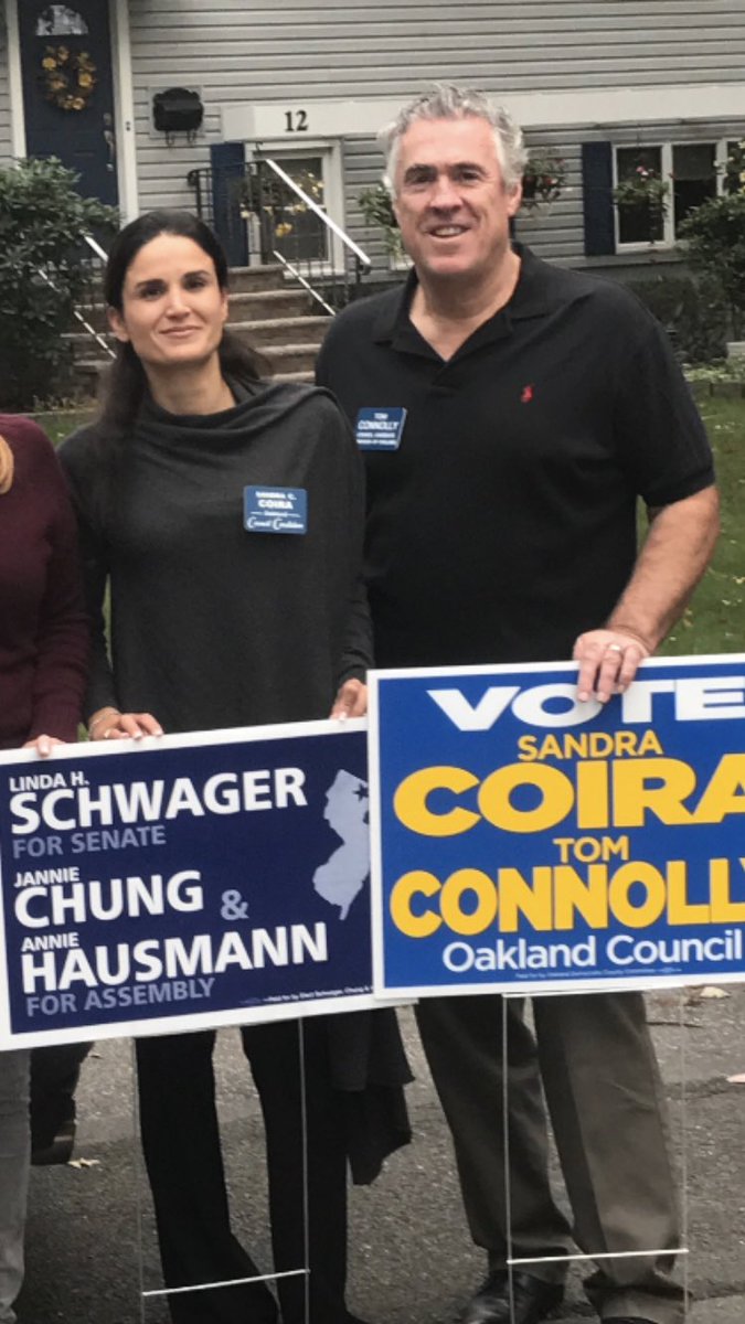 2017Coira's tweet photo. Only 3 weeks until Election Day!

Sandra and Tom will continue walking around town and meeting with residents.  Look for them in your neighborhood. 

Make today a GREAT start to your week! 

#CoiraConnolly2017 https://t.co/IjyB7ByJkY