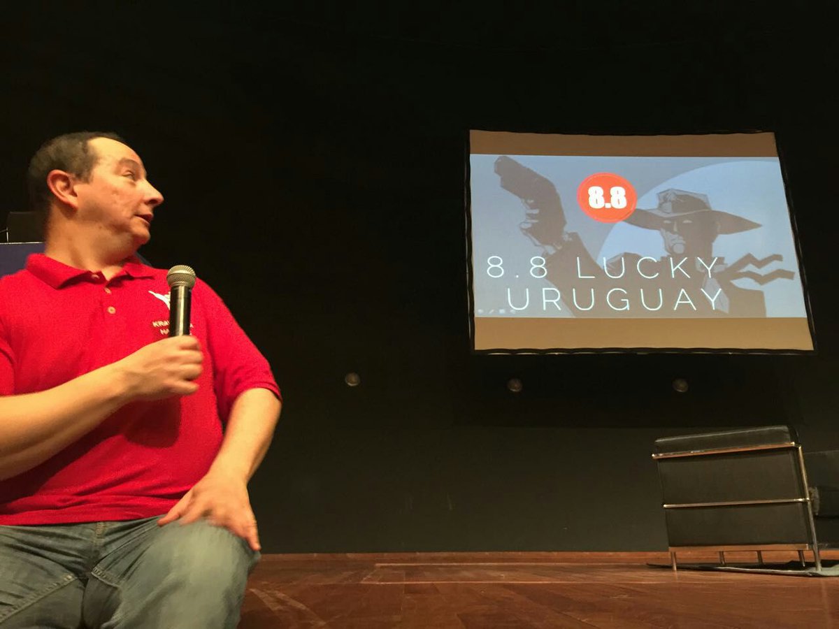 MCampiglia's tweet photo. Arrancó @8dot8 UY, íntima, como verán. Y unplugged, venís o te la perdés... https://t.co/PeTVRcAtqx