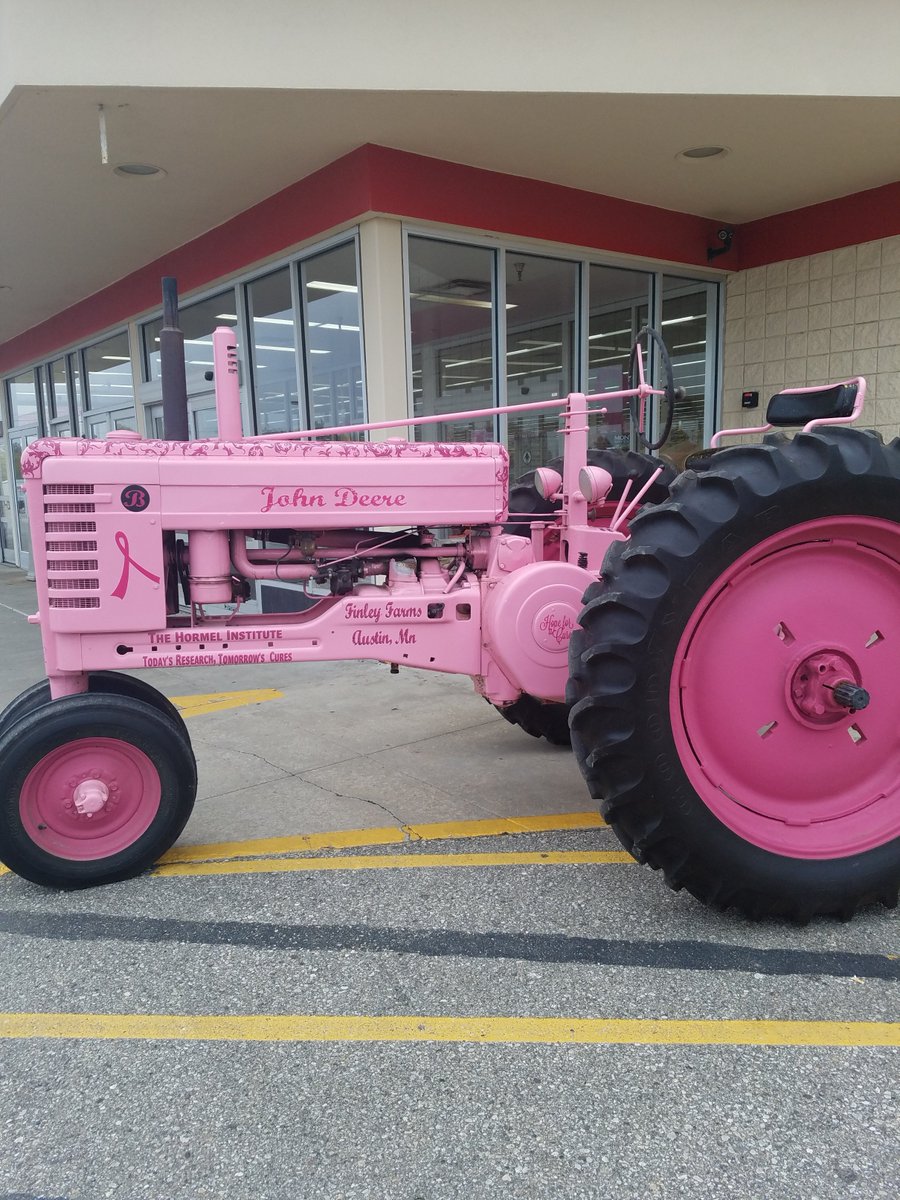 MyRunnings's tweet photo. EVERYTHING is turning #pink at #Runnings. Ladies Night is Wed from 5 - 8 pm. Win trip for 2, Fit-bits, gift cards. Save 15%. #ladiesnight https://t.co/z6w7KRGClZ