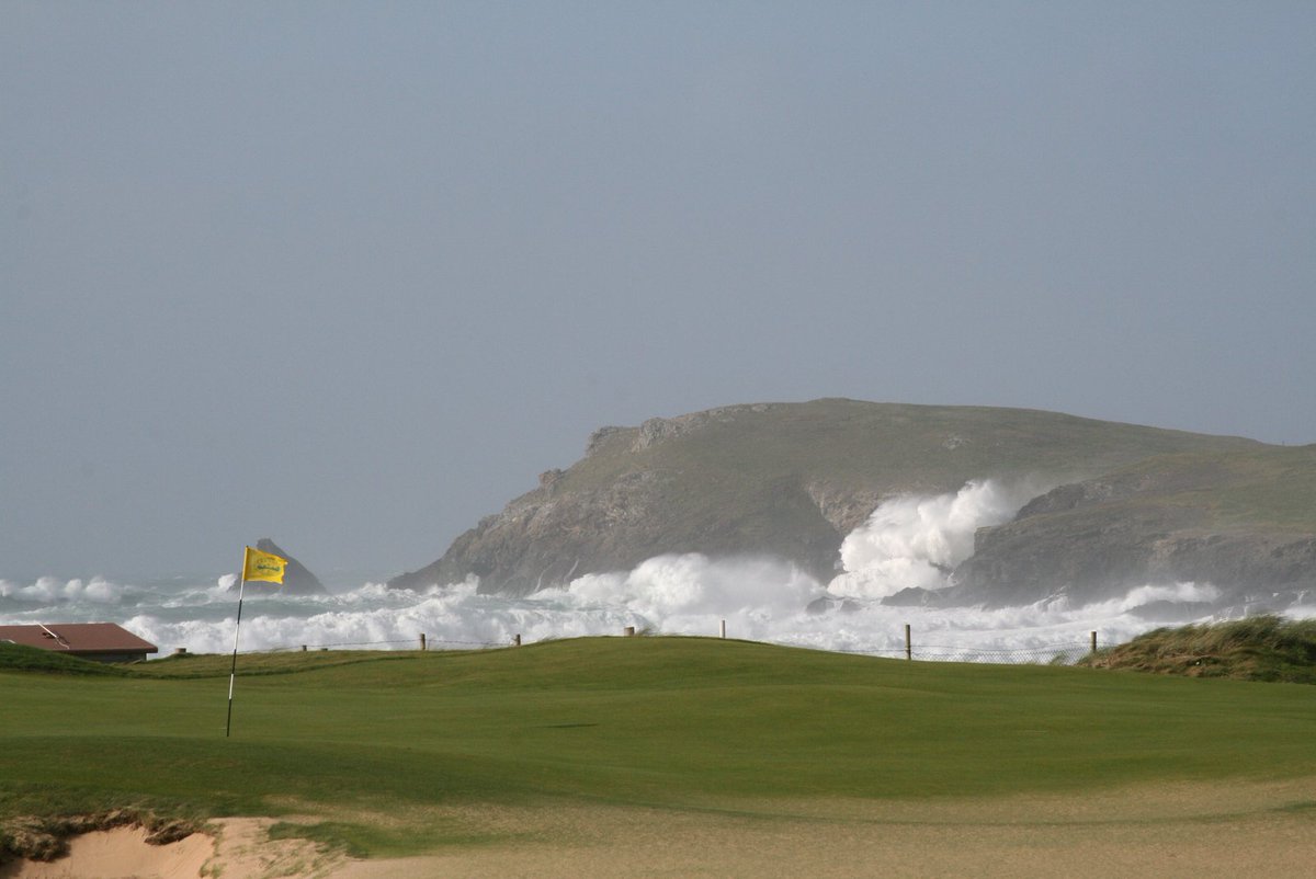 TrevoseGC's tweet photo. 'Tis an angry, but stunning, sea today. Best to hit with the wind...😀 https://t.co/rZGWzNkFqP