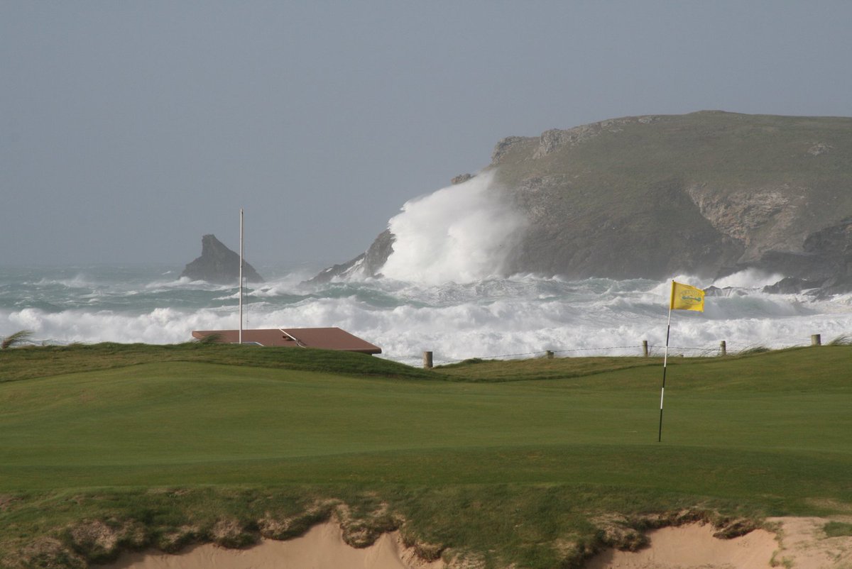 TrevoseGC's tweet photo. 'Tis an angry, but stunning, sea today. Best to hit with the wind...😀 https://t.co/rZGWzNkFqP