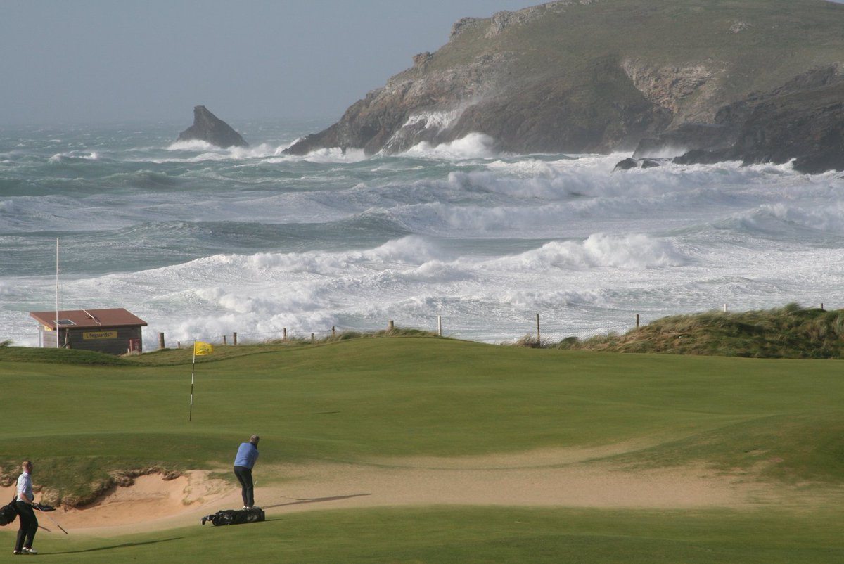 TrevoseGC's tweet photo. 'Tis an angry, but stunning, sea today. Best to hit with the wind...😀 https://t.co/rZGWzNkFqP