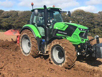 The Deutz Fahr 6185 TTV in its element 👌🚜 #Deutz #DeutzFahr #DeutzPower #Tractor #Farm365 #ClubHectare